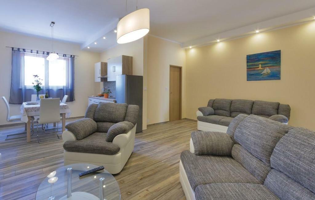 Apartments Klaudija Pula Luaran gambar